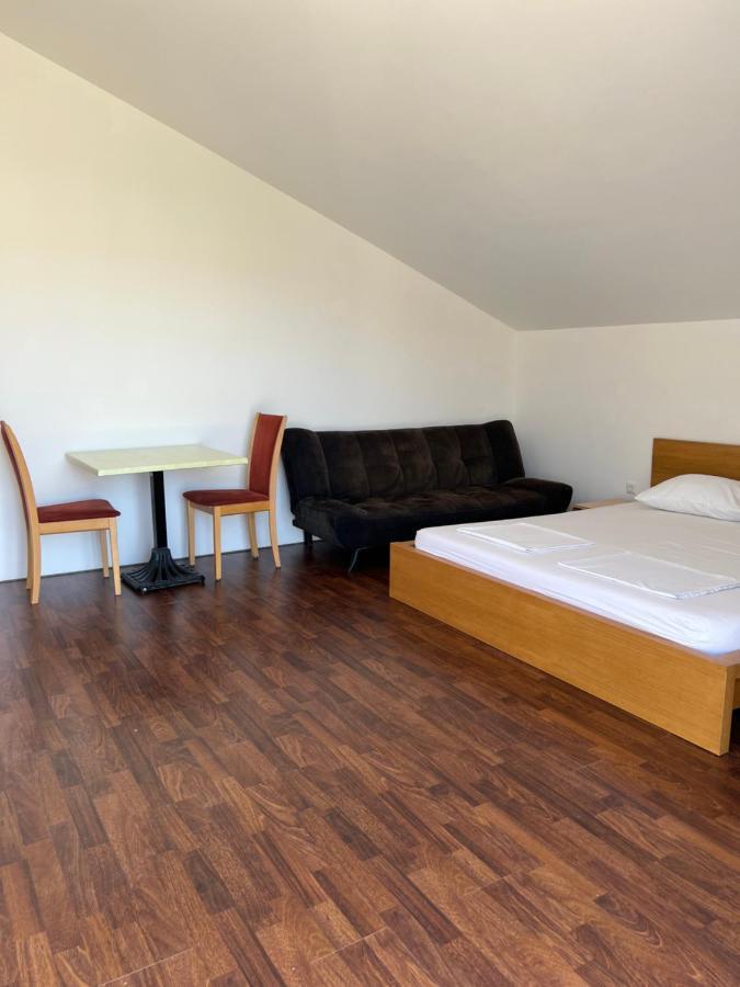 Studio Apartman Cesarica Eksteriør billede